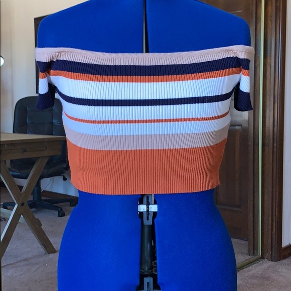 A’gaci | Crop Top - Picture 2 of 7